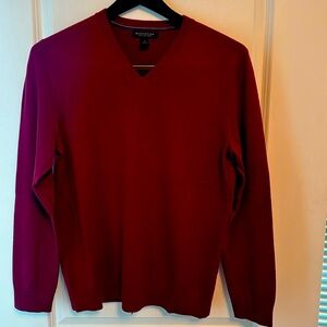 Banana Republic Men's Extra Fine Merino Wool V-Neck Sweater - Size Medium - Wine